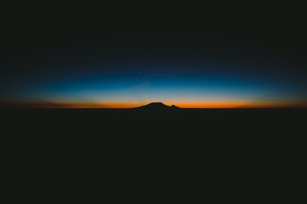 silhouette-of-mountain-djlkxyfjltc